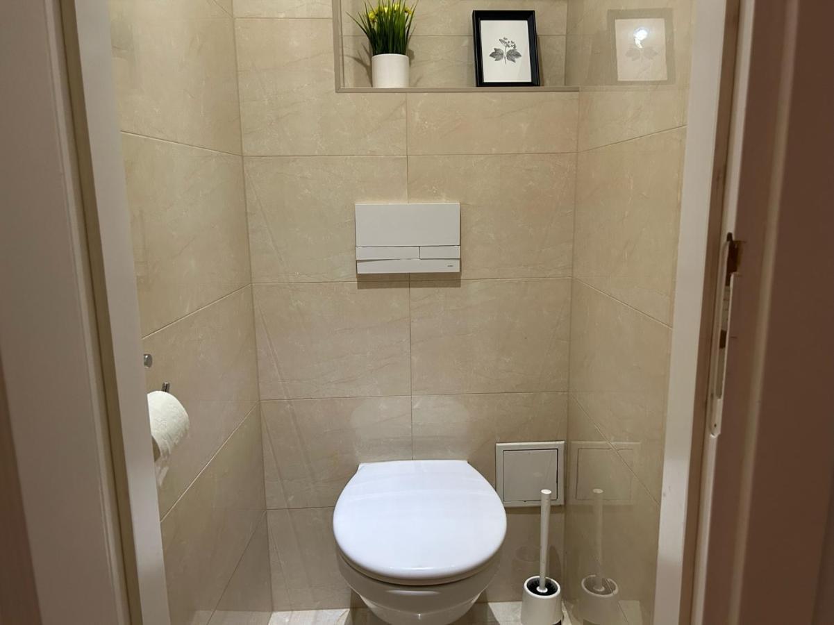 80M2 Apartment With Balcony & Free Netflix Wina Bagian luar foto