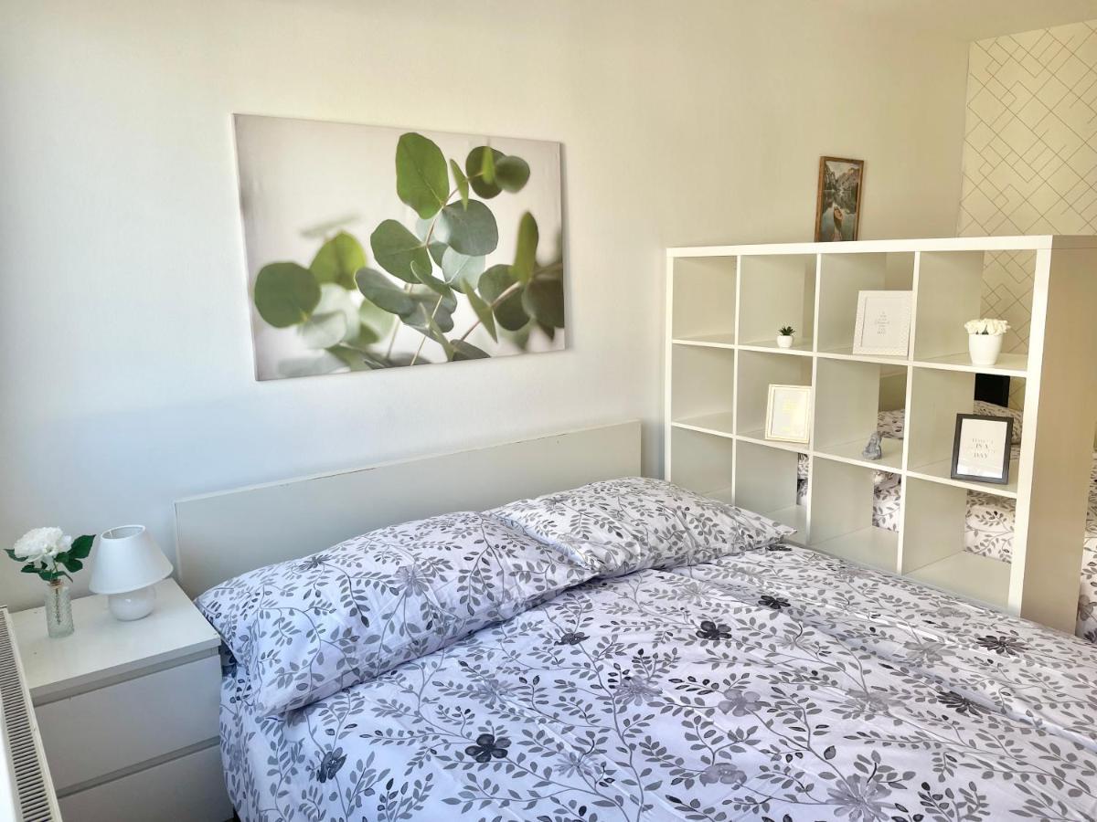 80M2 Apartment With Balcony & Free Netflix Wina Bagian luar foto